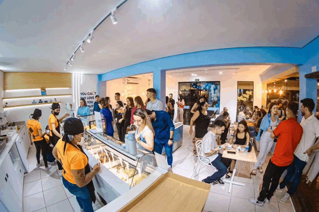 Franquia de sorvete tipo gelato italiano em formato quiosque – conheça a franquia Ice Cream Roll de alto potencial
